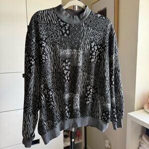 Animal Print Sweater in Black and Gray Size XL